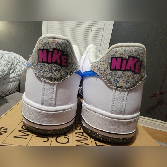 Nike air force 1 LV8 size 7y - Picture 2 of 4